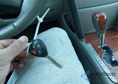 2009 Toyota Camry Xle z USA, uszkodzony, nr VIN 4T1BE46K69U280647